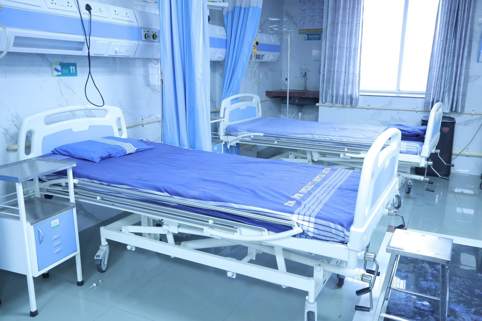 ICU Bed with Ventilator & Monitor